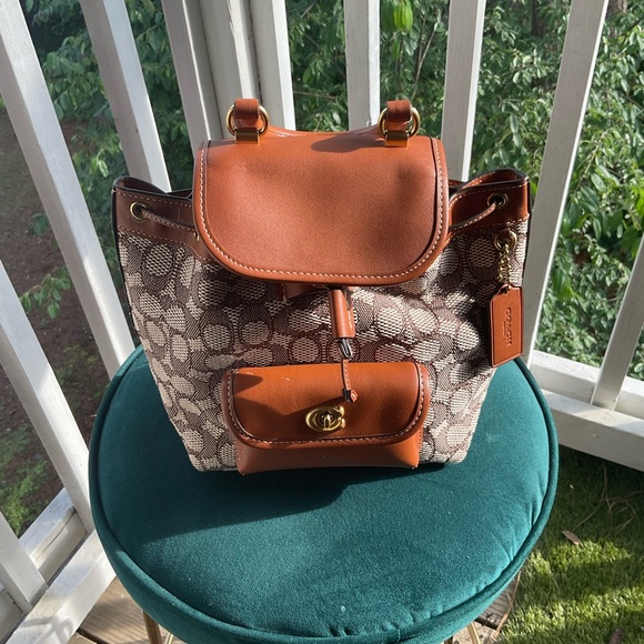 Riya Backpack 21 In Signature Textile Jacquard - Picture 3 of 7